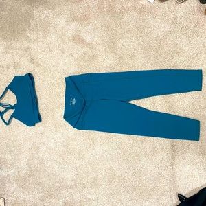 Glider cropped leggings & sports bra